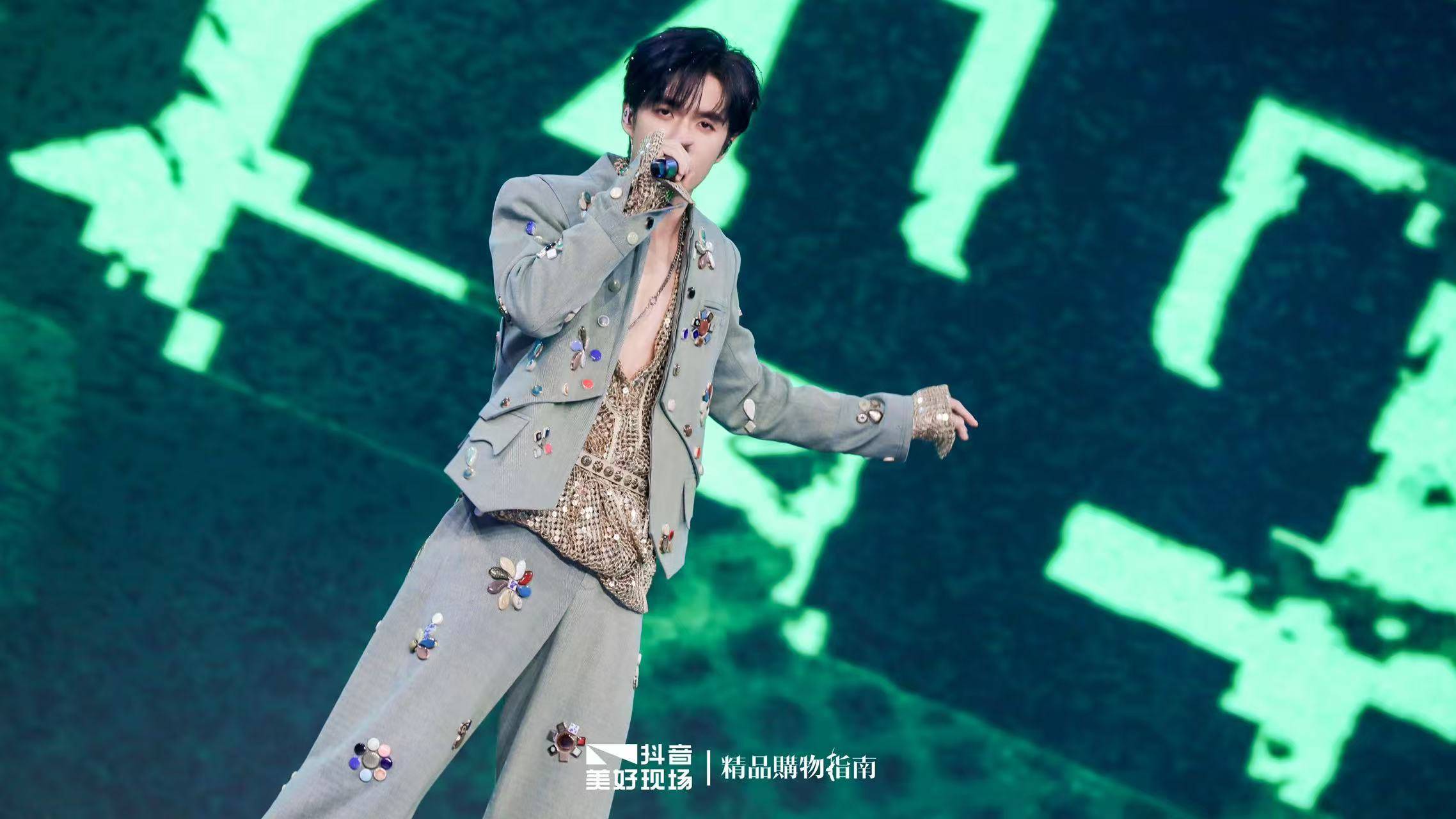 2025流光盛典” 定义秋冬温暖新潮流麻将胡了网址“Shining Night(图10) 2025流光盛典” 定义秋冬温暖新潮流麻将胡了网址“Shining Night(图10)